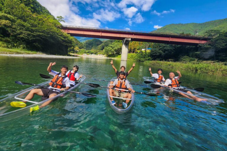 元サッカー日本代表・佐藤寿人さんにクリスタルカヤックを体験して