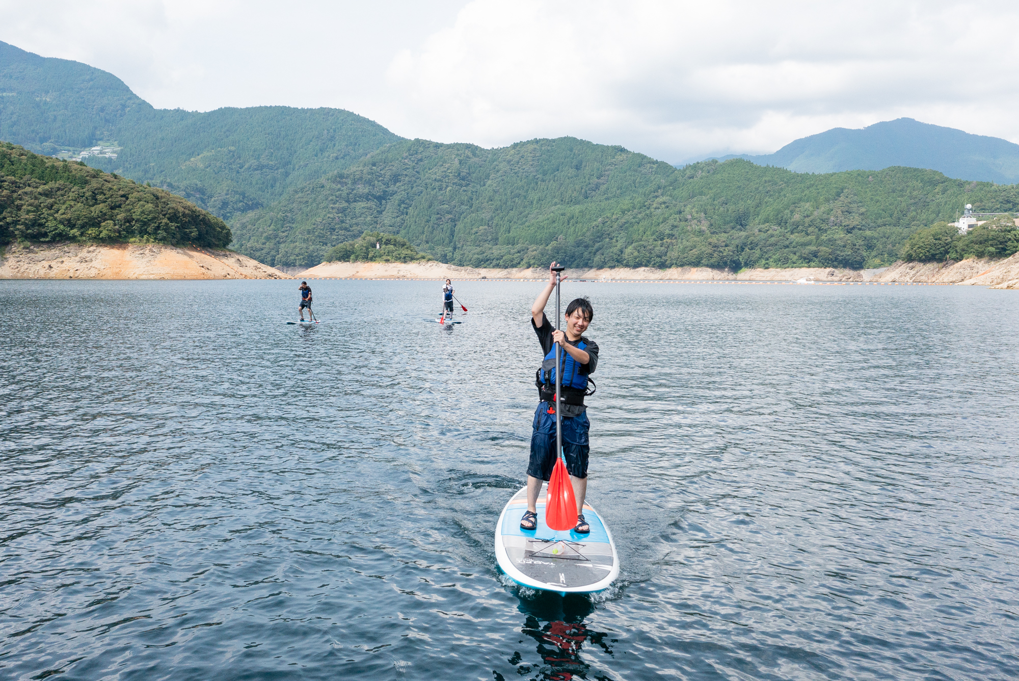 スポる！やってみた。」 四国最大のダム湖でSUP体験 - SPORTS PORTAL KOCHI